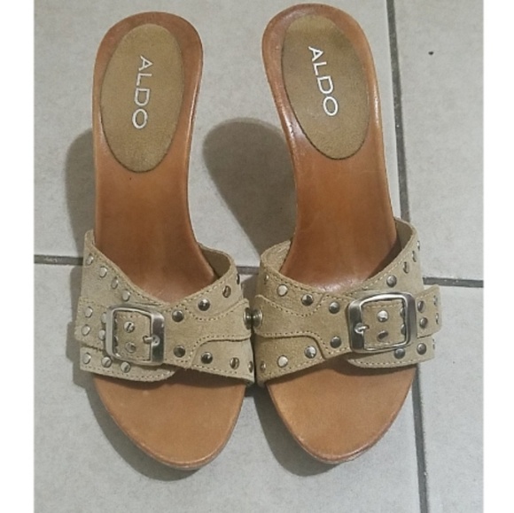 ALDO Tan Suede Studded Sandals Wood Heels Sz 39/8 - Picture 3 of 8